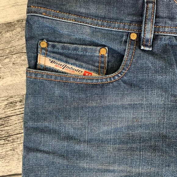 Diesel Jeans Kuratt Relaxed Fit Selvedge Denim Button Fly Jeans - Picture 4 of 15